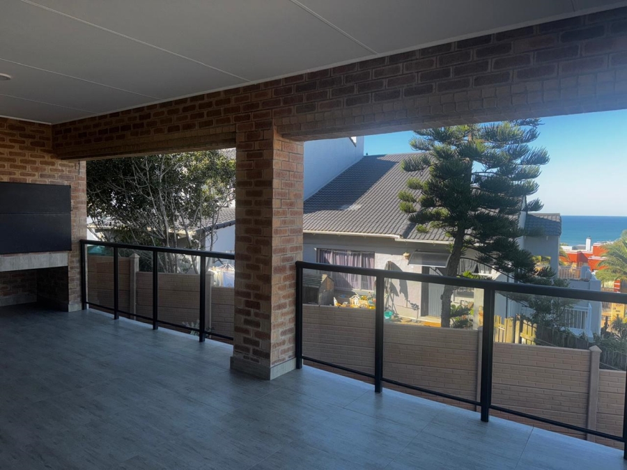 4 Bedroom Property for Sale in Wavecrest Eastern Cape